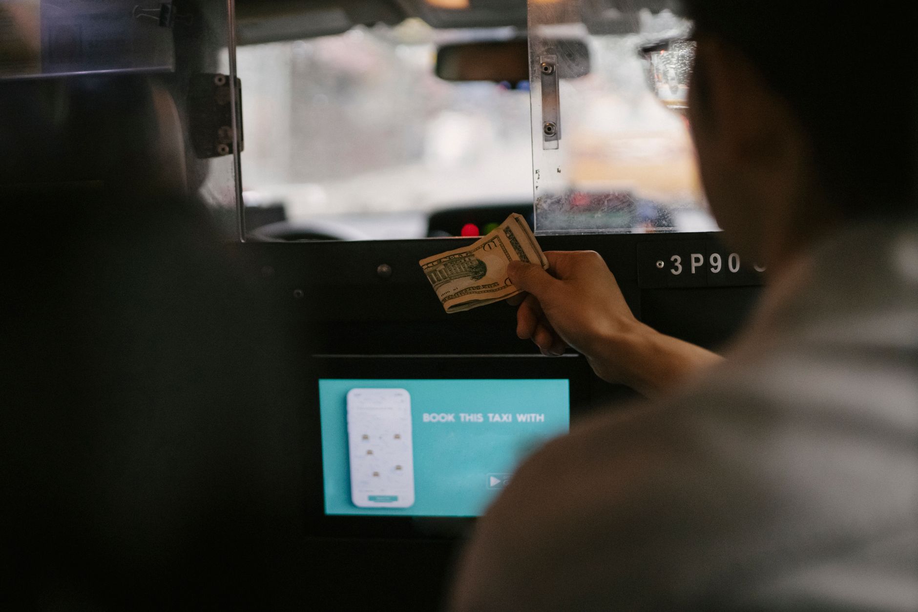 タクシーで音楽を流すと運転手が料金を払う、フィンランドの話