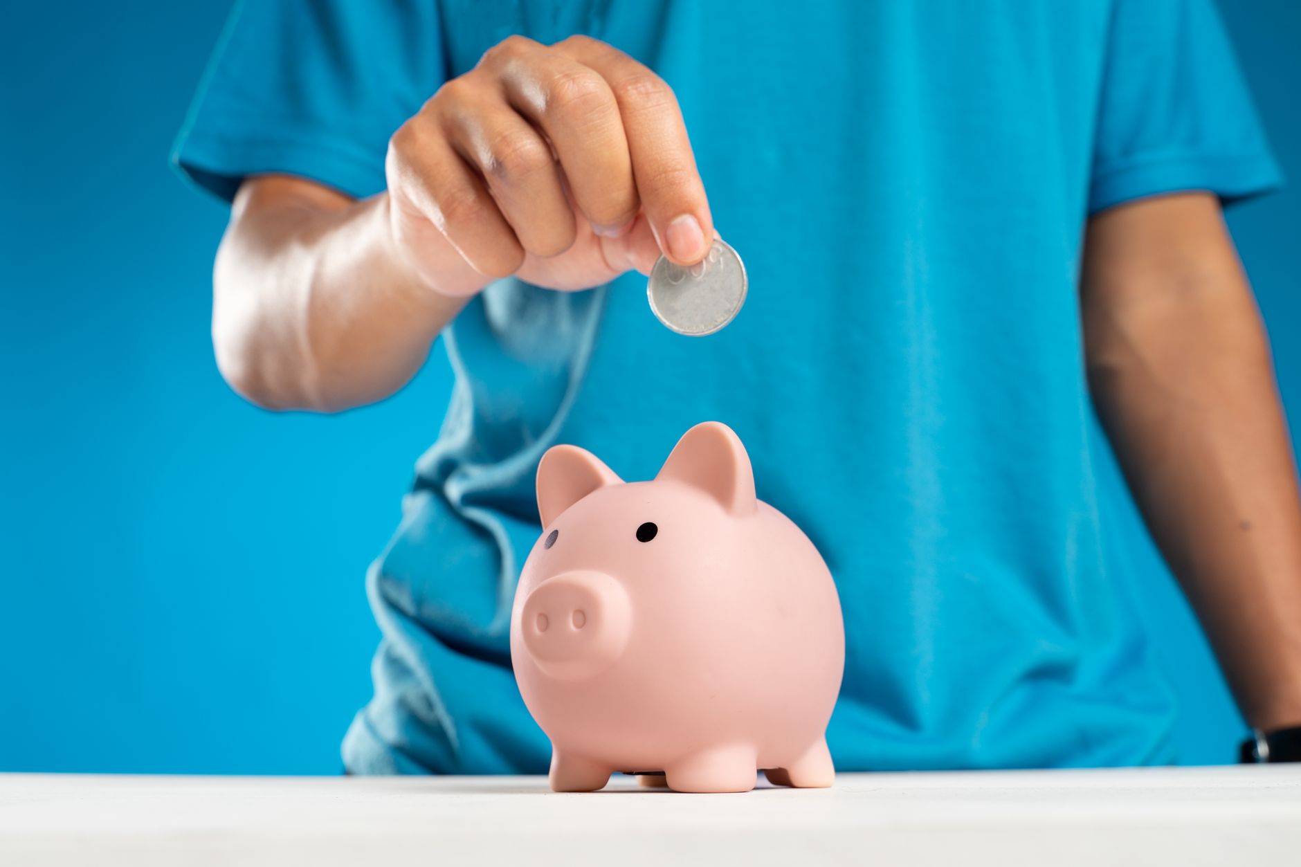 貯金箱はなぜ豚の形？世界共通の意外な理由