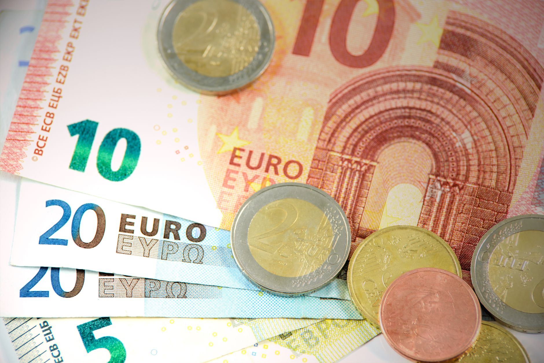 世界にお金は何種類?旅先で両替が要る理由