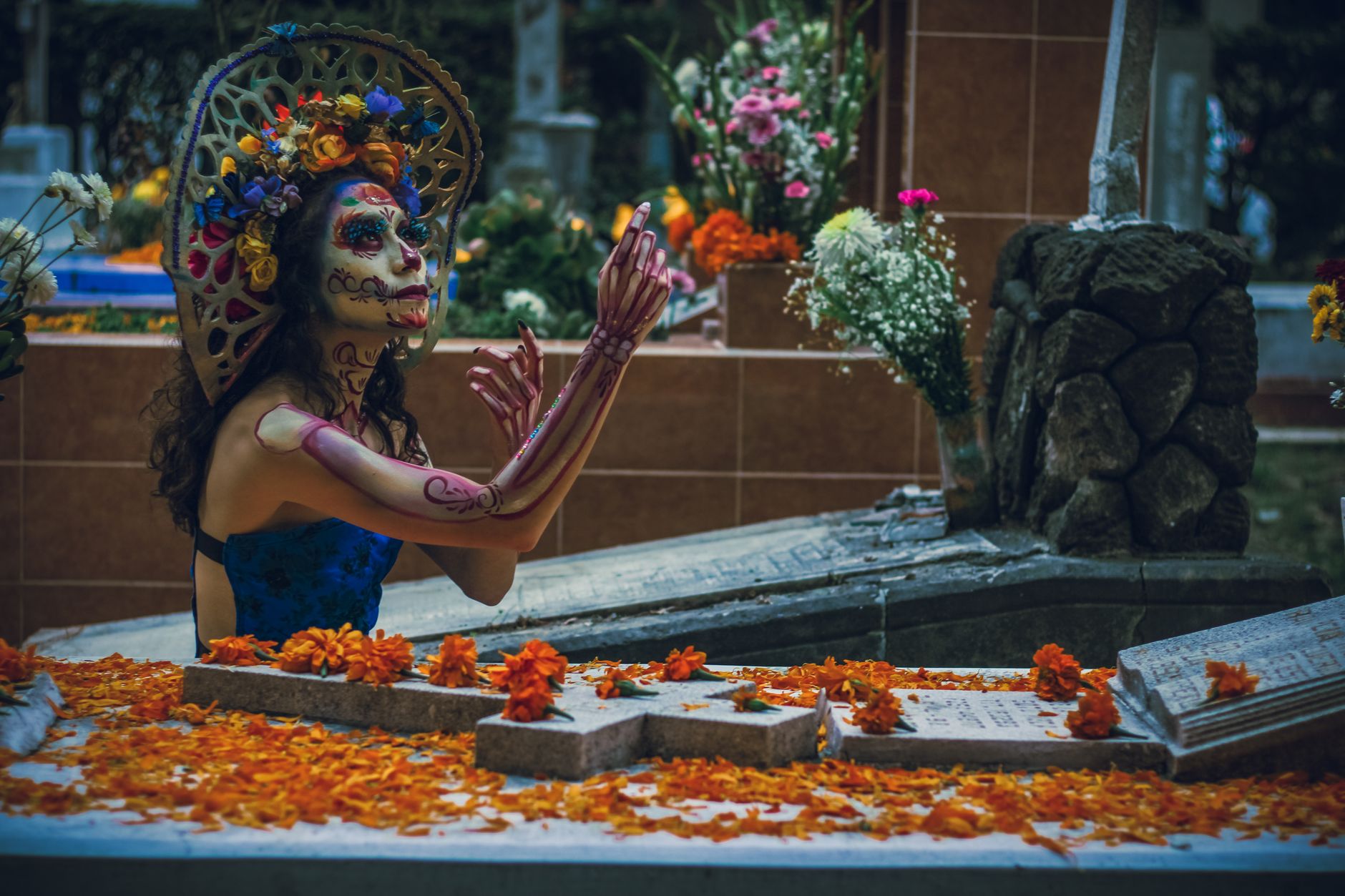 死を明るく祝う？メキシコの死者の日